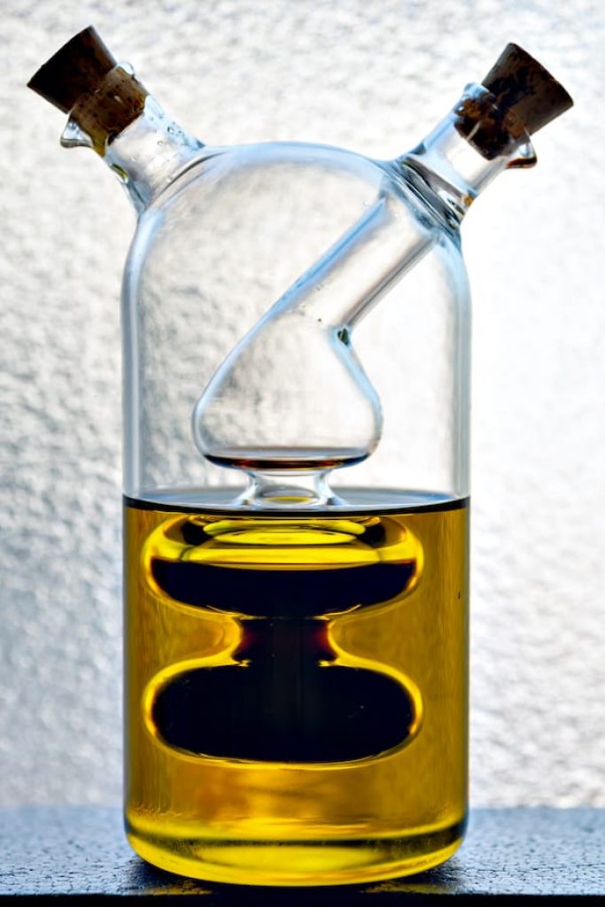How to Make Vape Coils Last Longer: Cleaning and Maintaining Vape Coils Guide 5 vinegar