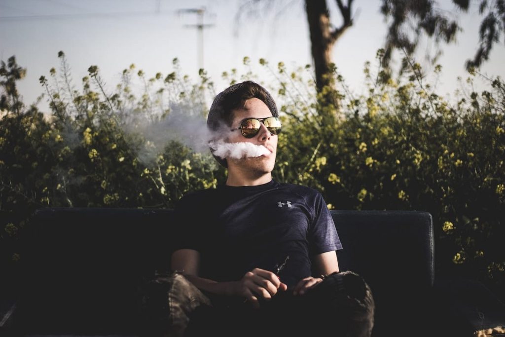 How to Elevate Your Vaping Experience with the Right Food Pairing 4 sub ohm vaping