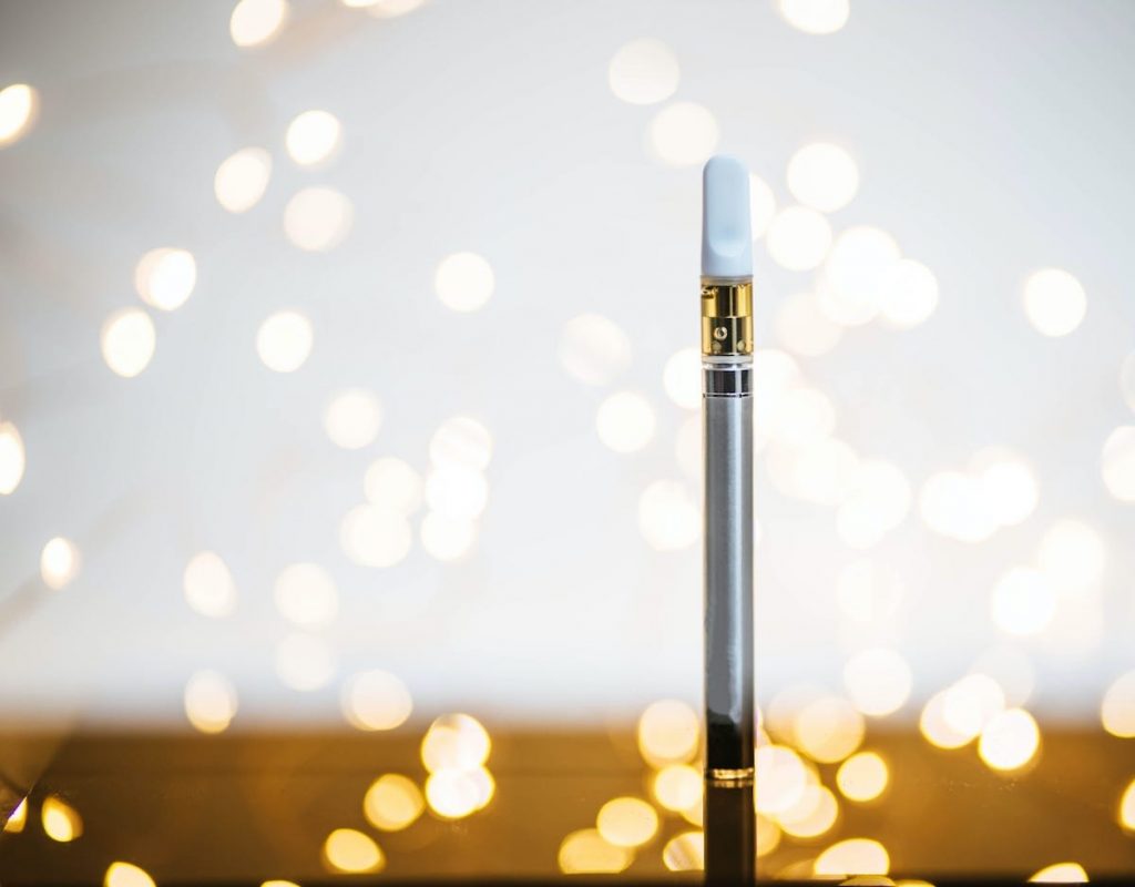 E-juice Flavors: 7 Things You Must Know + 5 Top Brand Recommendations 1 vape pen unsplash